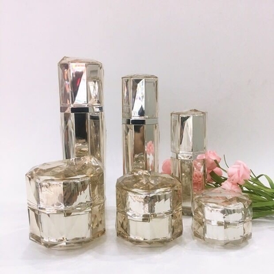 Materiale corporeo acrilico PP Bottiglie cosmetiche di plastica rotonda per la soluzione di imballaggio del balsamo labiale