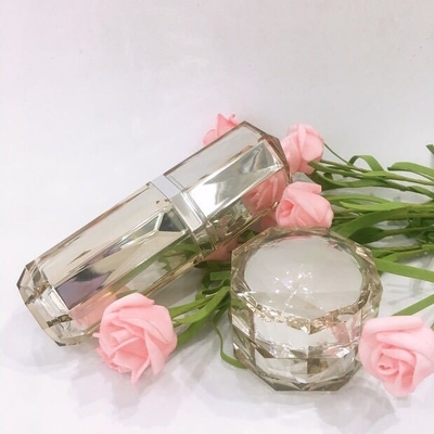 Materiale corporeo acrilico PP Bottiglie cosmetiche di plastica rotonda per la soluzione di imballaggio del balsamo labiale